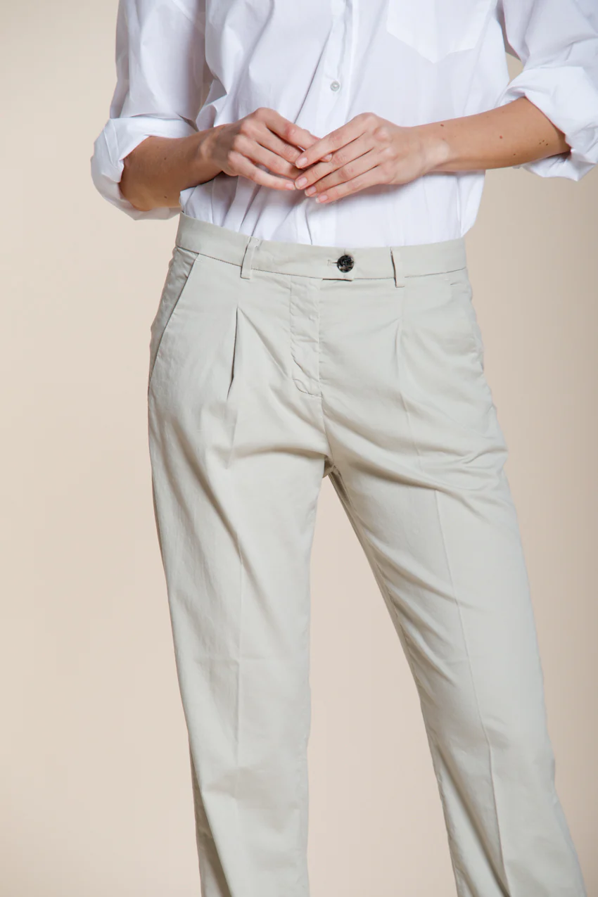 New York Carrot Sartoriale 1 Pince pantalone chino donna in raso di cotone e seta carrot fit ① - Image 3